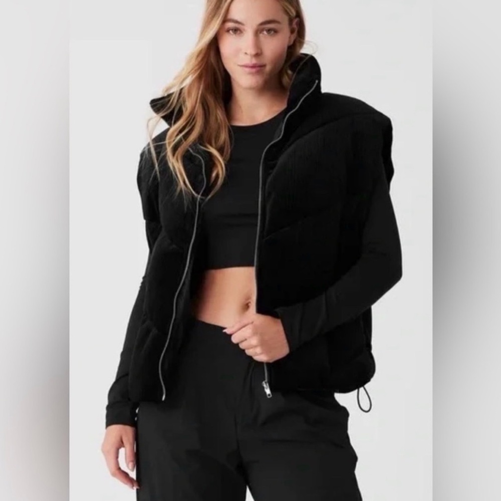 ALO Yoga - Ribbed Velour
Mountainside Puffer Vest